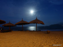 Lune sur la plage de Nha trang - Vietnam